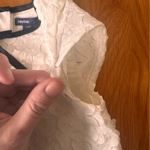 Baby Gap Ribbon Rose Embroidered Dress White Special Occasion Size 4T - Picture 6 of 8